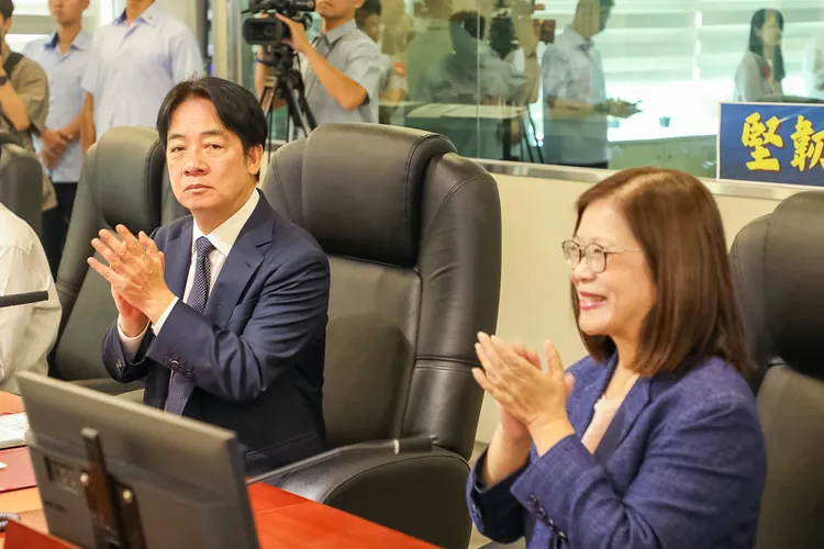 總統賴清德視導海巡署艦隊分署。海巡署提供