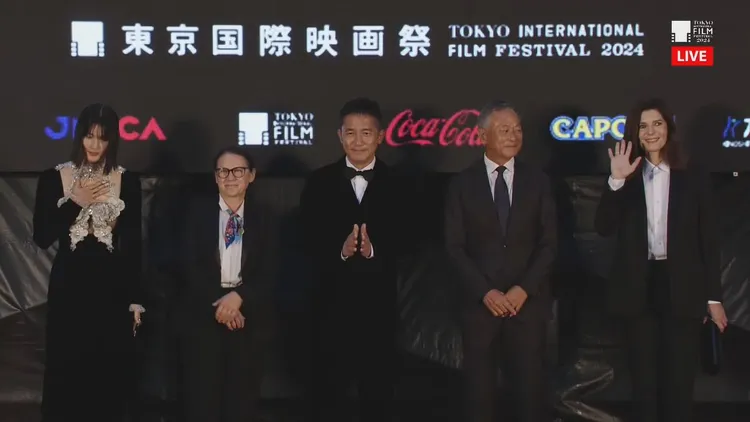 評審團主席梁朝偉（中）帶領評審亮相。翻攝東京国際映画祭YT