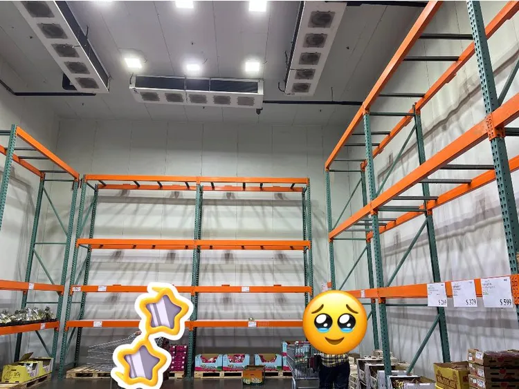 民眾趁颱風來前到好市多搶購物資。翻攝「Costco好市多 商品經驗老實說」臉書