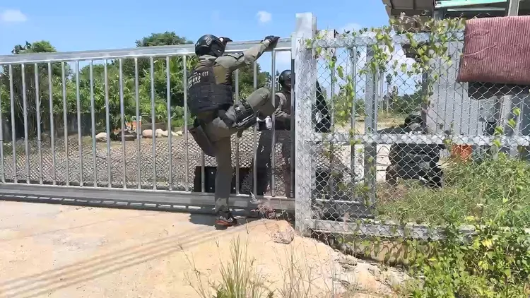 專案小組前往吳嫌南投住處攻堅。民眾提供