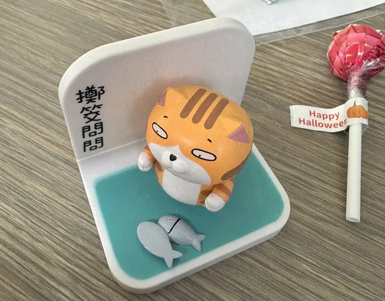 扭蛋打開是隨機的白爛貓造型公仔，讓小朋友們非常驚喜。民眾提供