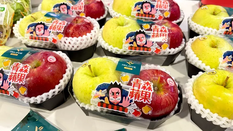 青森蘋果雙色2入組。家樂福提供