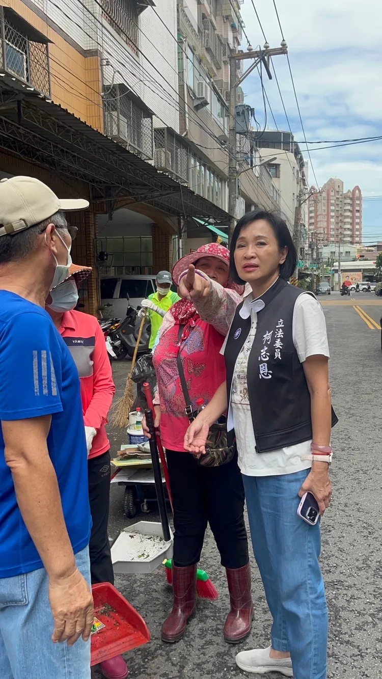 柯志恩日前勘災。國民黨市黨部提供