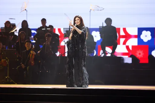 江蕙登大巨蛋感動全場 國慶晚會劃下完美句點