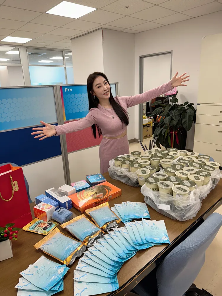 張家瑋收到經紀公司滿滿的愛。民視提供