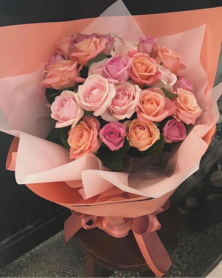 陳匡怡秀花束。翻攝陳匡怡IG