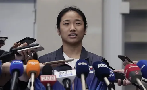 安洗瑩復出比賽為何不鳥教練?她回國在機場遭媒體逼問 畫面曝光