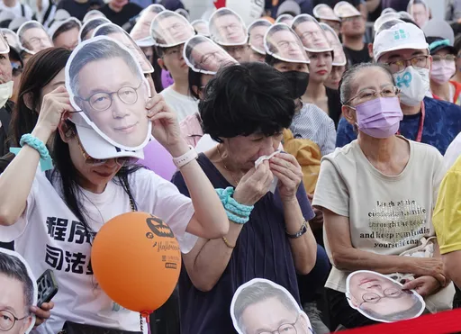 陳佩琪哭了!民眾黨集會聲援柯文哲 坐在台下頻拭淚