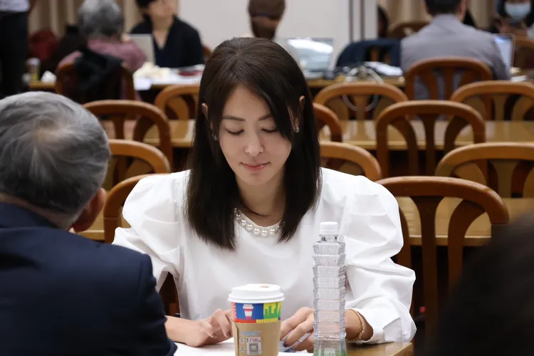 台北101造型礦泉水，價值200元礦泉水。莊宗達攝