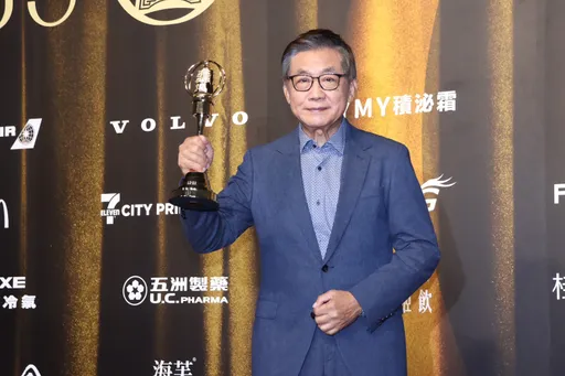 金钟奖|梁修身获特别贡献奖自嘲「棒槌」 两儿吃味互问:他有关心过你吗?