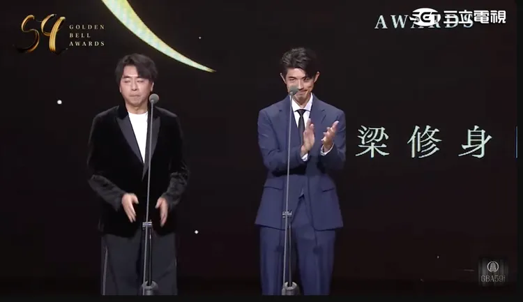 梁赫群（左）、梁正群擔任引言人。翻攝三立電視YT直播