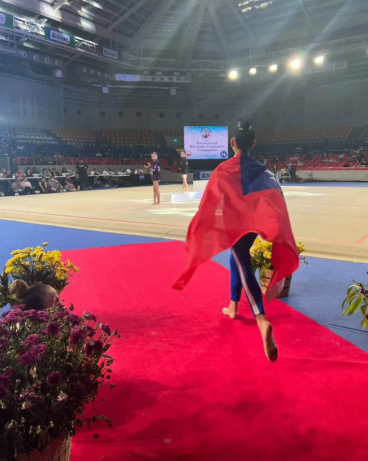 瑞莎PO文祝台灣生日快樂。翻攝瑞莎臉書