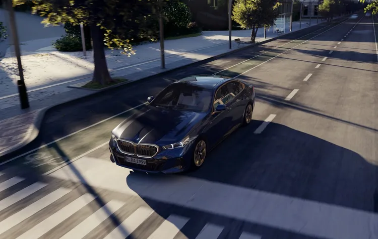 全新世代BMW 530i M Sport動力上，採用新世代BMW TwinPower Turbo雙渦流渦輪增壓引擎，0-100km/h加速僅需6.2秒就能完成。原廠照片