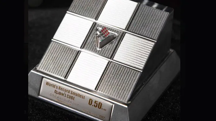 會紀念魔術方塊50週年，MegaHouse推出最小魔術方塊。翻攝自X@Mulboyne