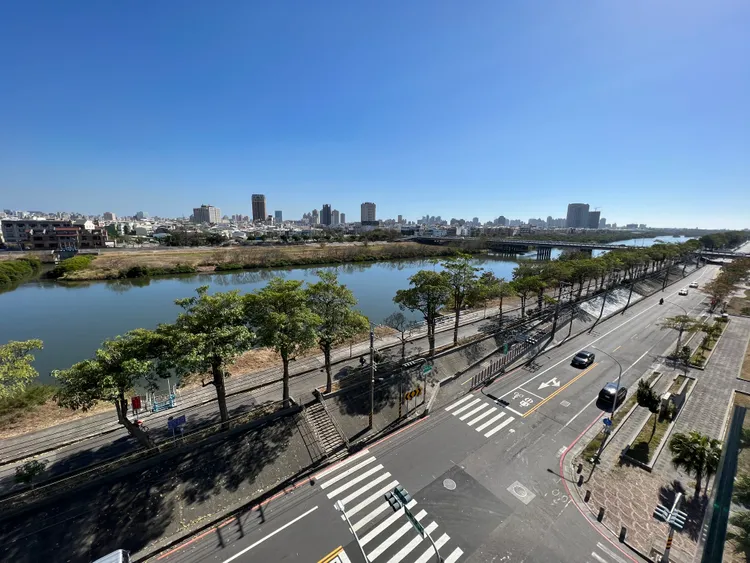 九份子南側北側東側均有河海景，重劃區中間則有生態河貫穿。葉家銘攝