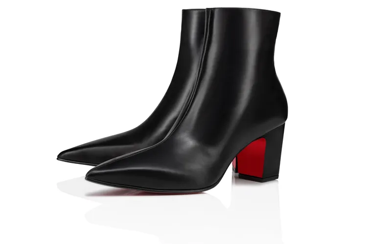 姚淳耀搭配的Christian Louboutin Aiglissima低跟短靴。品牌提供