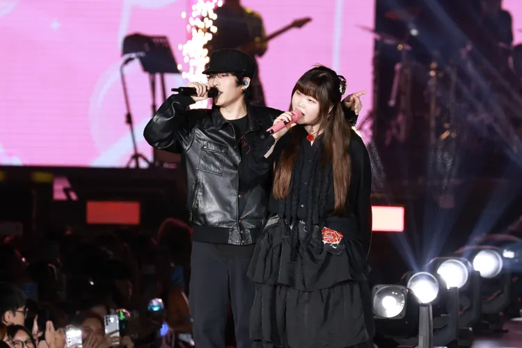 AKMU睽違8年來台表演。讀者提供