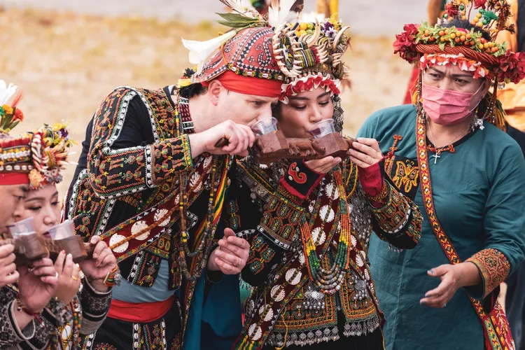 茂管處與屏東縣三地門鄉、霧臺鄉、瑪家鄉合作舉辦「南島族群婚禮」。茂管處提供