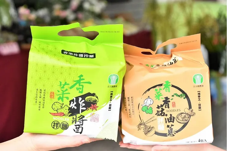 由彰化北斗農會推出的「香菜榨醬拌麵」。OKmart提供