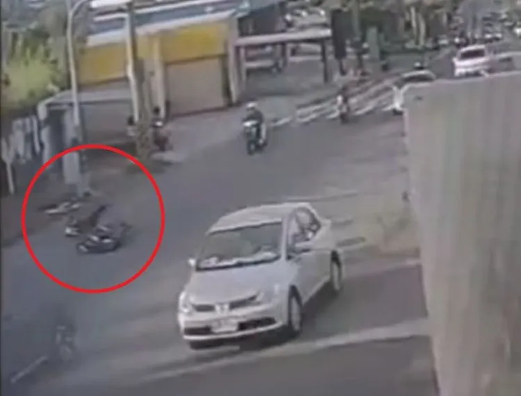 騎士經過時被掉落的電線絆倒。民眾提供