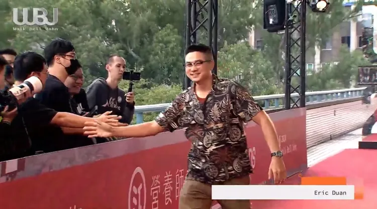  Eric Duan走紅毯打扮很接地氣。翻攝走鐘獎YT