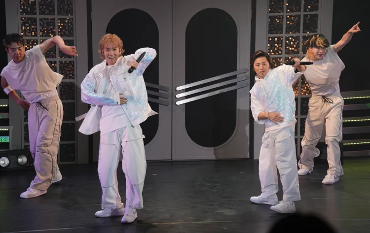 橘慶太（左）、千葉涼平帶來一連串夯曲。彭欣偉攝