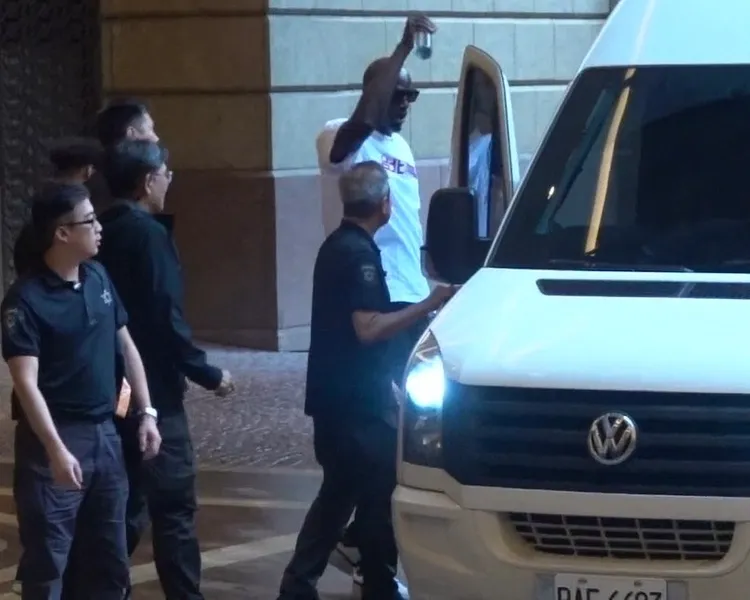 Kevin Garnett揮手直到上車那刻。特勤中心攝