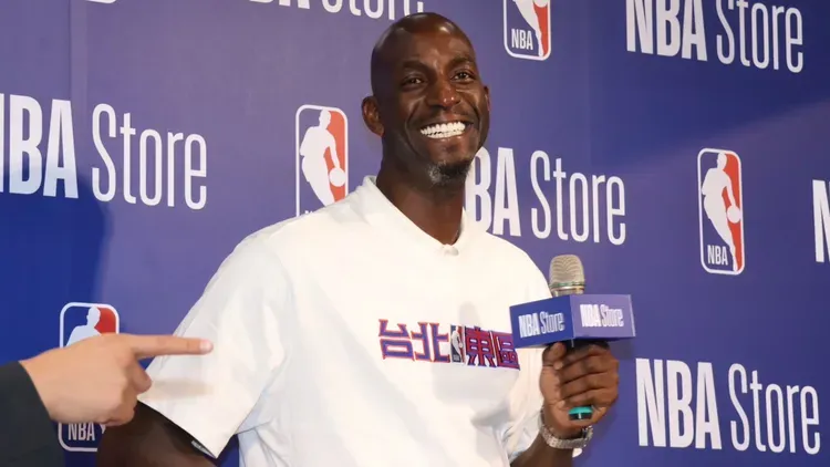 「狼王」Kevin Garnett現身NBA Store開幕活動。莊宗達攝