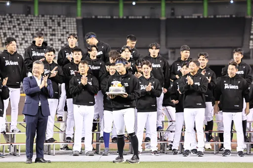 12強中華隊幫「三朝元老」陳冠宇慶生!他最高興和這名老戰友同隊