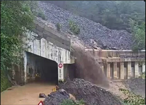 花蓮秀林鄉驚現龍捲風　村民狂喊「不要過來」