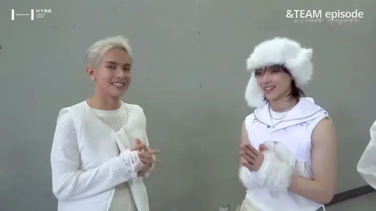 王奕翔（右）去年AAA時跟JUSTIN學菲律賓語。翻攝YouTube