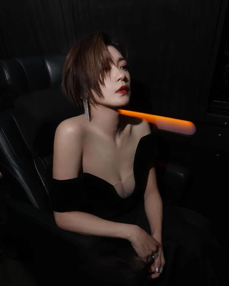 賈靜雯對新的短髮造型很滿意。翻攝賈靜雯IG