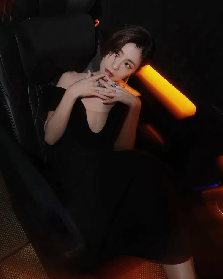 賈靜雯風情萬種。翻攝賈靜雯IG