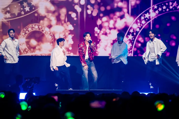 南優鉉大病痊癒，現場有位女粉絲罹患耳疾，他以自身經歷鼓勵，感動全場。讀者提供