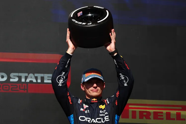 頭排發車的Verstappen，一開賽即與桿位出發的McLaren 英國車手 Lando Norris互相壓制，並在共59圈的賽事當中多次展開激烈攻防，最終Verstappen成功守住頒獎台位置。Red Bull提供