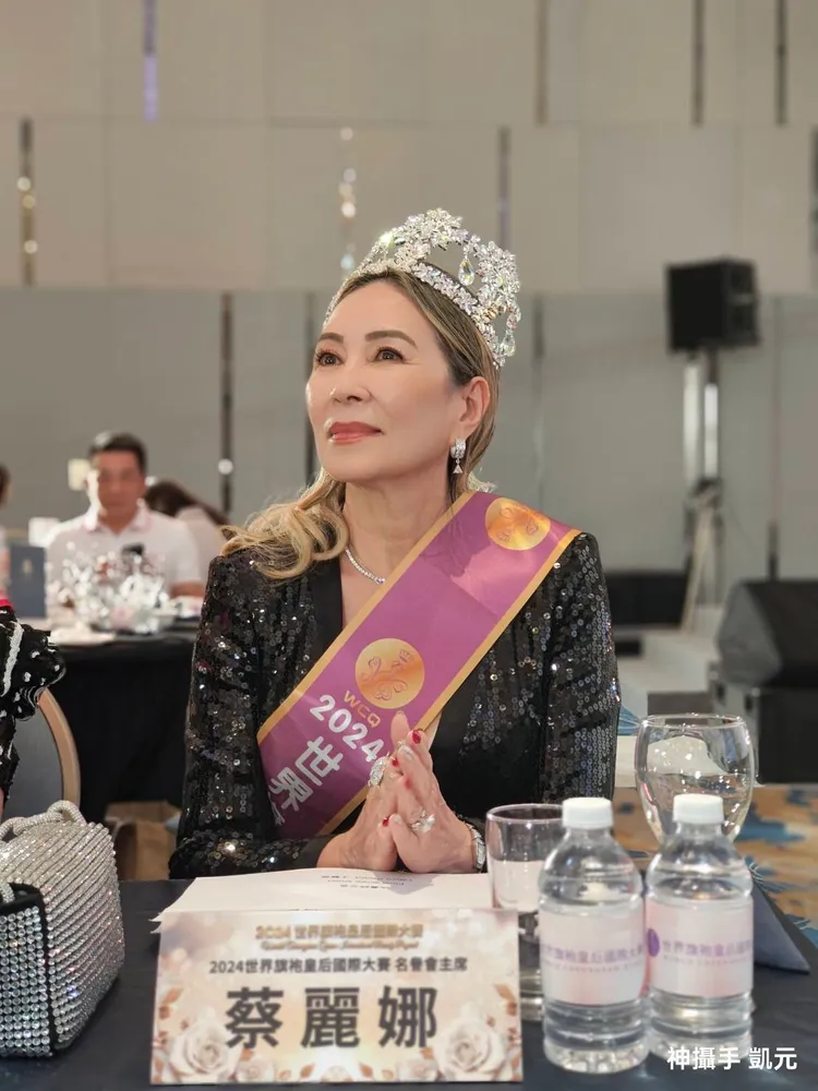 蔡麗娜擔任世界旗袍皇后國際大賽總決賽評審。台灣世界旗袍文化推展聯合會提供