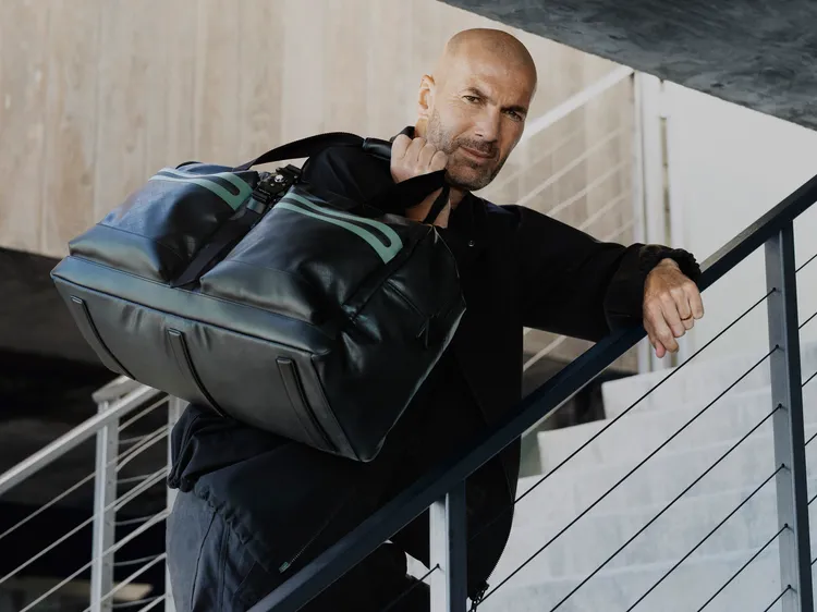 萬寶龍推出與席丹合作的奢華旅行皮件系列。品牌提供