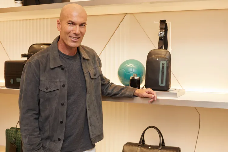 法國傳奇足球明星席丹日前現身聯名系列在馬德里舉辦上市活動。品牌提供