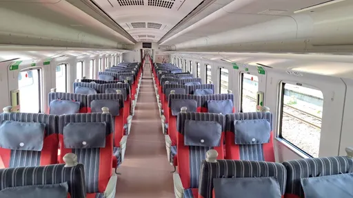 台铁「异味来源」全面更新！沉稳灰取代旧设计　盼带来干净乘车体验