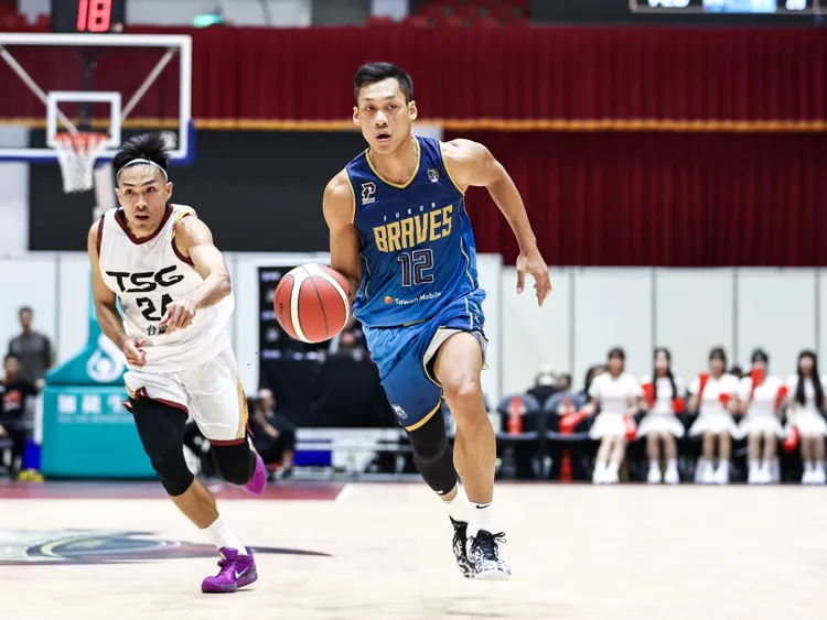 林志傑(右)仍是人氣指標。勇士