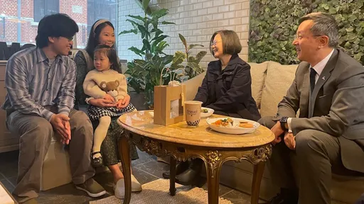 蔡英文訪魯汶台灣珍奶店 業者夫妻直呼超親民「我們這麼平凡她怎會來」
