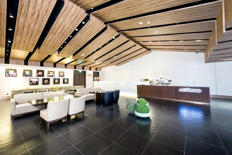 位於市中心的花蓮中正館，旅人可憑券入住豪華四人房，享週日至週四入住免加價、再贈翌日自助早餐兩客。業者提供