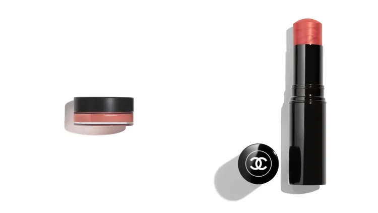 香奈兒1號紅色山茶花唇頰蜜#2嫩粉（左圖）1650元、水潤聚光棒1680元。品牌提供