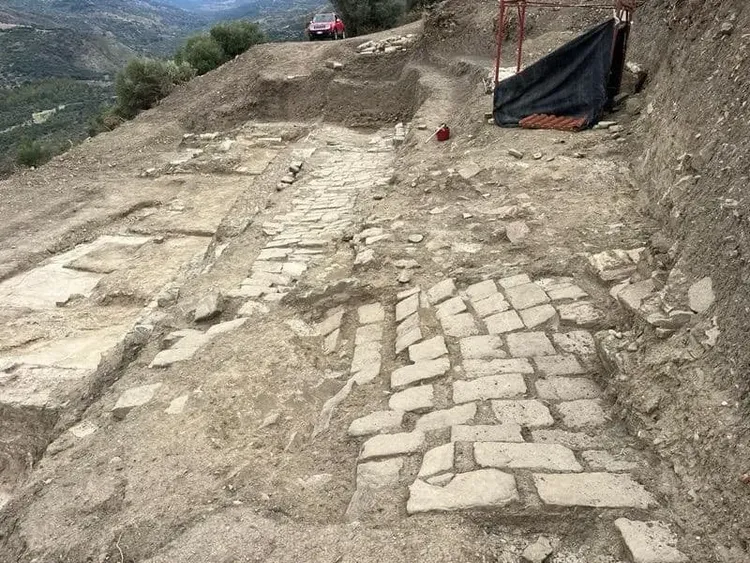 浴場發現有馬賽克地板。翻攝Facebook/ Regione Siciliana  