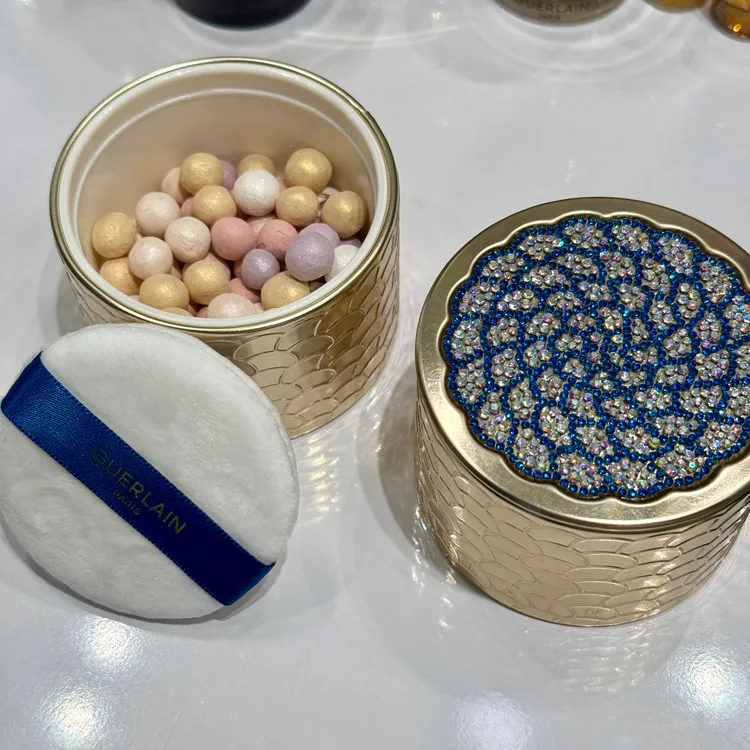 幻彩流星蜜粉球，2970元。張家玲攝