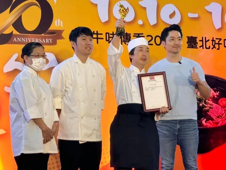 台北牛肉麵節「鮮食組紅燒競賽」金牌獎由首次參賽的八方雲集拿下。八方雲集提供