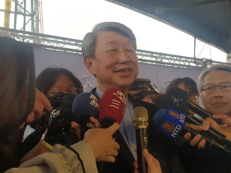 宜蘭員山地熱探井今舉辦開鑽典禮，經濟部長郭智輝會後受訪。許麗珍攝