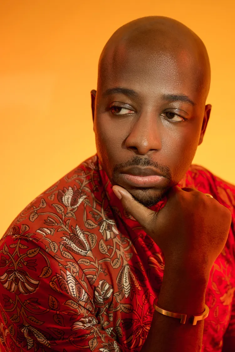 「M.O. Bar」萬聖節派對將邀請知名歌手及音樂製作人鎖吶 (Sona Eyambe) 現場DJ演出，注入動感而美妙的音樂活力! 鎖吶 (Sona Eyambe) 以其獨特的跨文化背景和多元才華，活躍於台灣的音樂、影視和運動領域，帶來新的創意和活力。業者提供