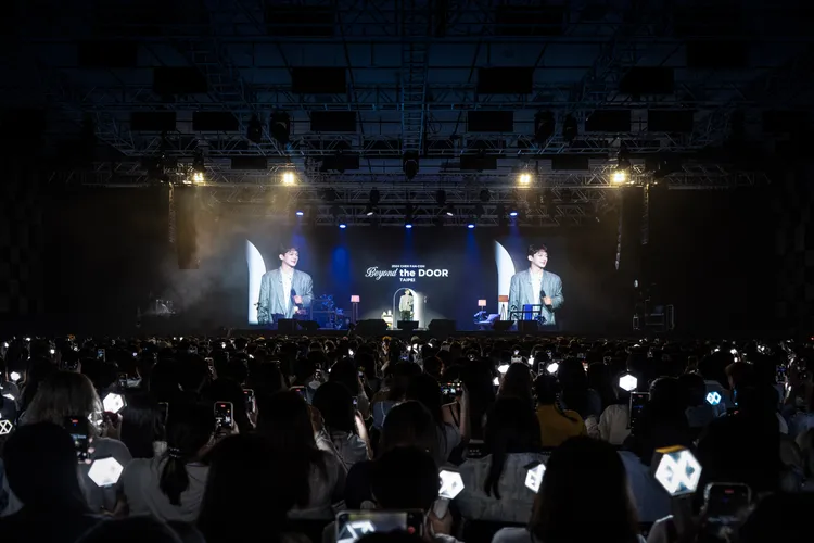 CHEN教上千名粉絲講韓文撒嬌。超級圓頂提供