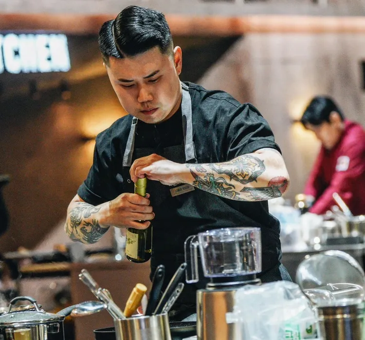 「拿坡里美味黑手黨」做菜很有創意。翻攝「拿坡里黑手黨」IG